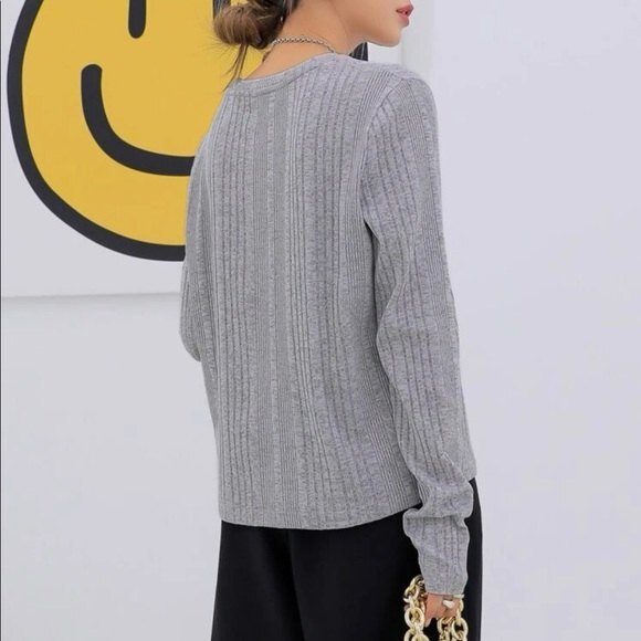 DAZY Shein Grey Ribbed Knit Round Neck Long Sleeved Tee Sweater - Picture 3 of 5